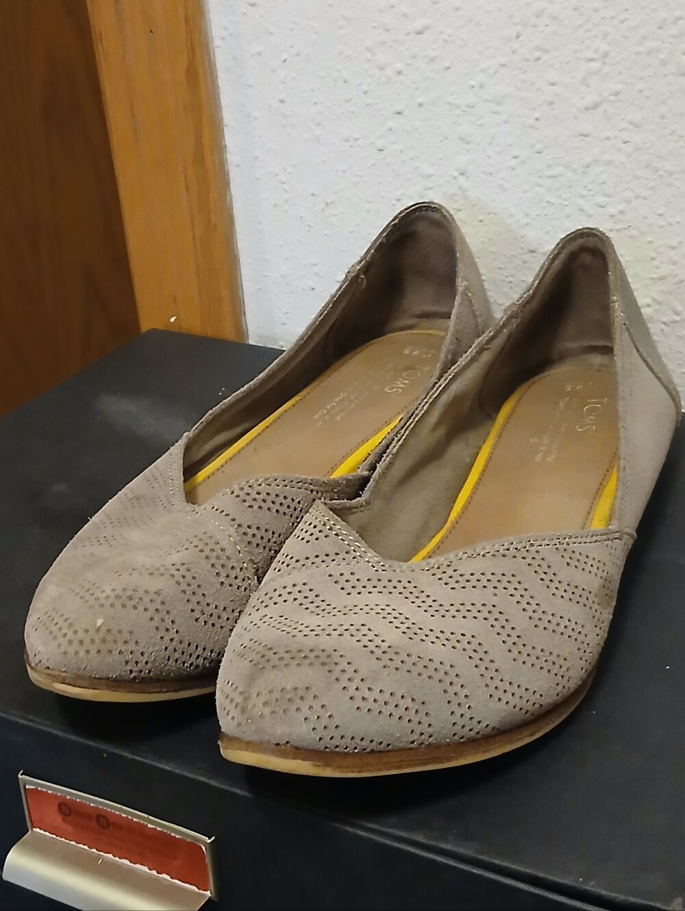 ​TOMS Jutti Perforated Suede Pointed Toe Flats Grey Taupe Size 9.5